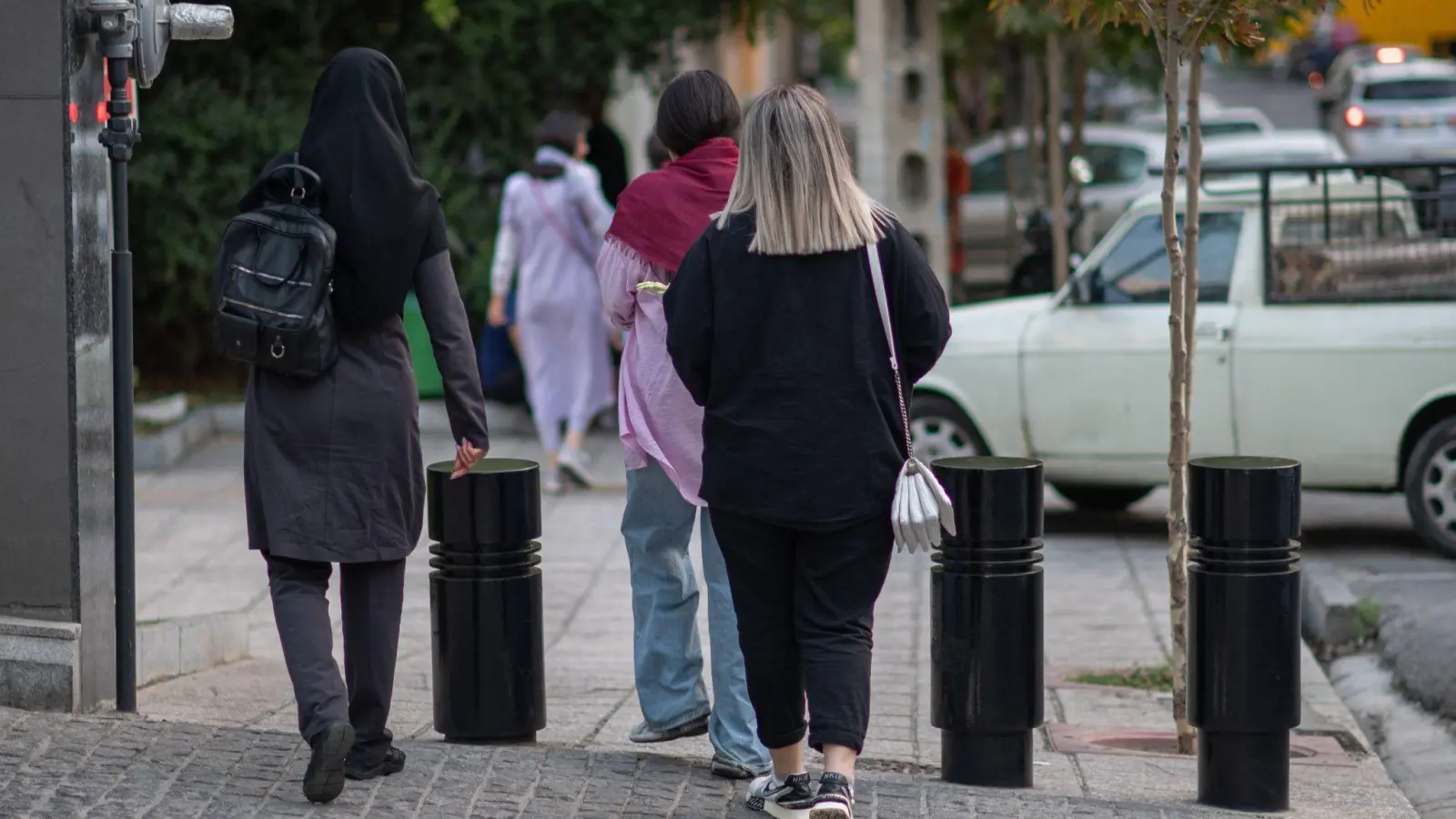 Der nationale Kulturrat im Iran hat eine neue Richtlinie für die islamische Kleidungsordnung der Frauen verabschiedet. (Archivbild) (Foto: Arne Immanuel Bänsch/dpa)