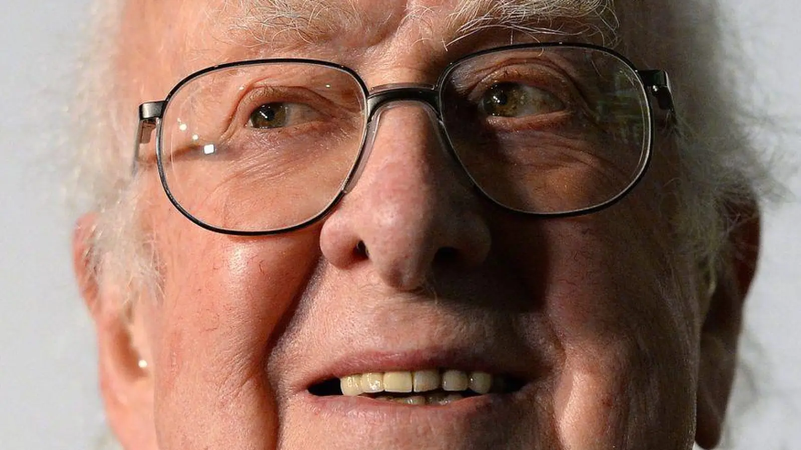 Der Nobelpreisträger Peter Higgs ist im Alter von 94 Jahren verstorben. (Foto: Andy Rain/EPA/dpa)