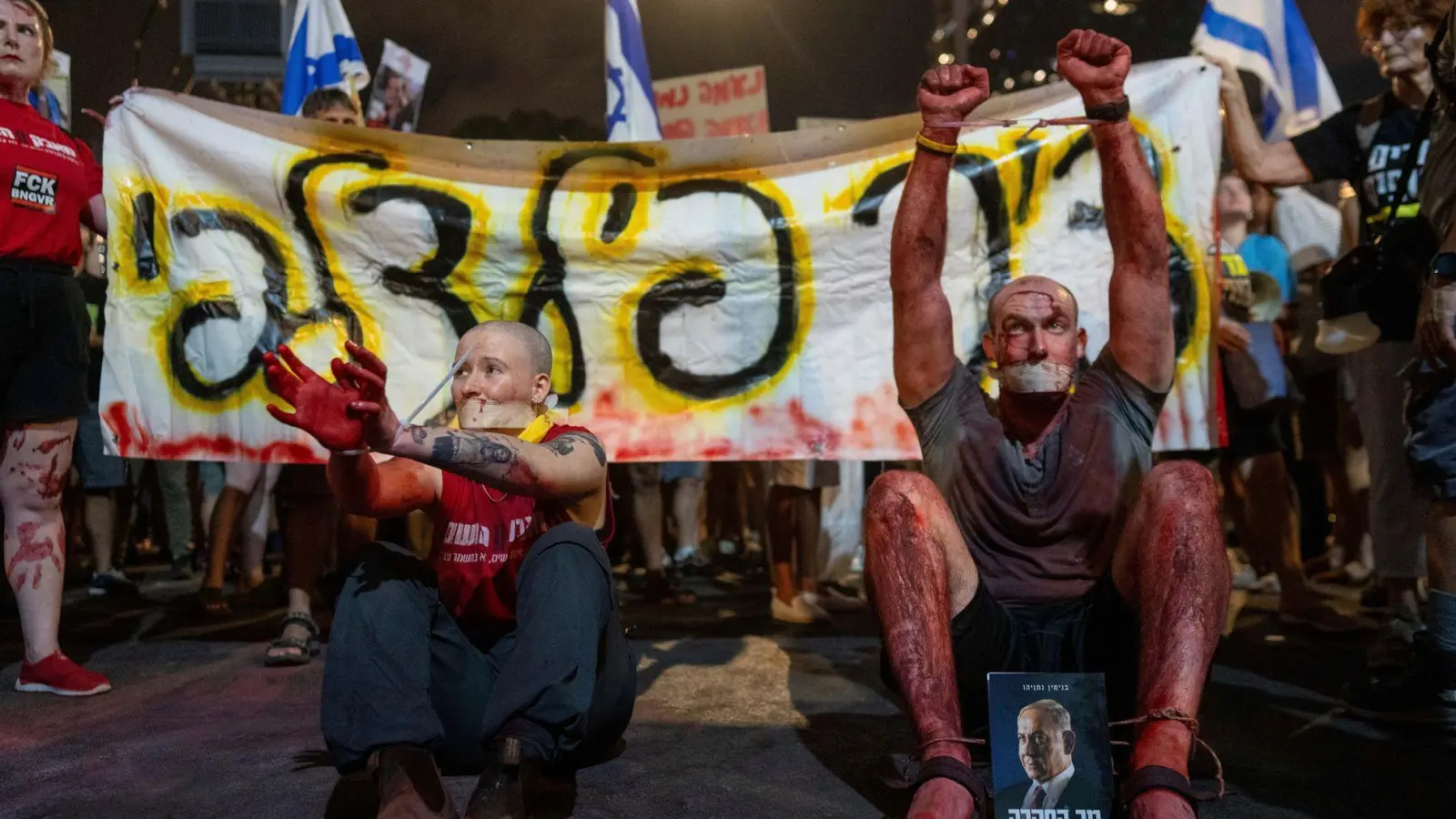 In Israel gibt es immer wieder Demonstrationen für die Freilassung der noch im Gazastreifen festgehaltenen Geiseln. (Archivbild) (Foto: Ohad Zwigenberg/AP/dpa)