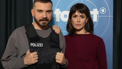 Ermitteln künftig als TV-Polizisten am Main: Die Schauspieler Edin Hasanovic und Melika Foroutan. (Foto: Boris Roessler/dpa)