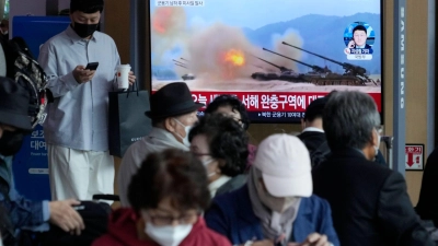 Nordkorea hat nach Angaben des südkoreanischen Militärs erneut eine Rakete abgefeuert. (Foto: Ahn Young-Joon/AP/dpa)