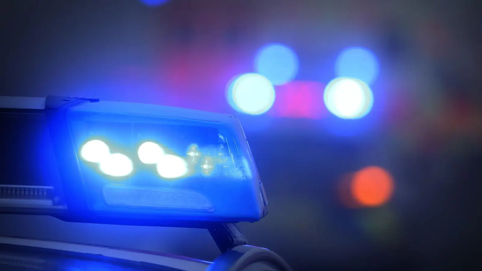 Die Polizei sucht nach einem Tankstellen-Überfall in Würzburg nach den Tätern. (Symbolbild) (Foto: Karl-Josef Hildenbrand/dpa)