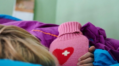 Husten, Fieber oder laufende Nase, manche Hausmittel können Kindern Linderung verschaffen. (Foto: Annette Riedl/dpa/dpa-tmn)