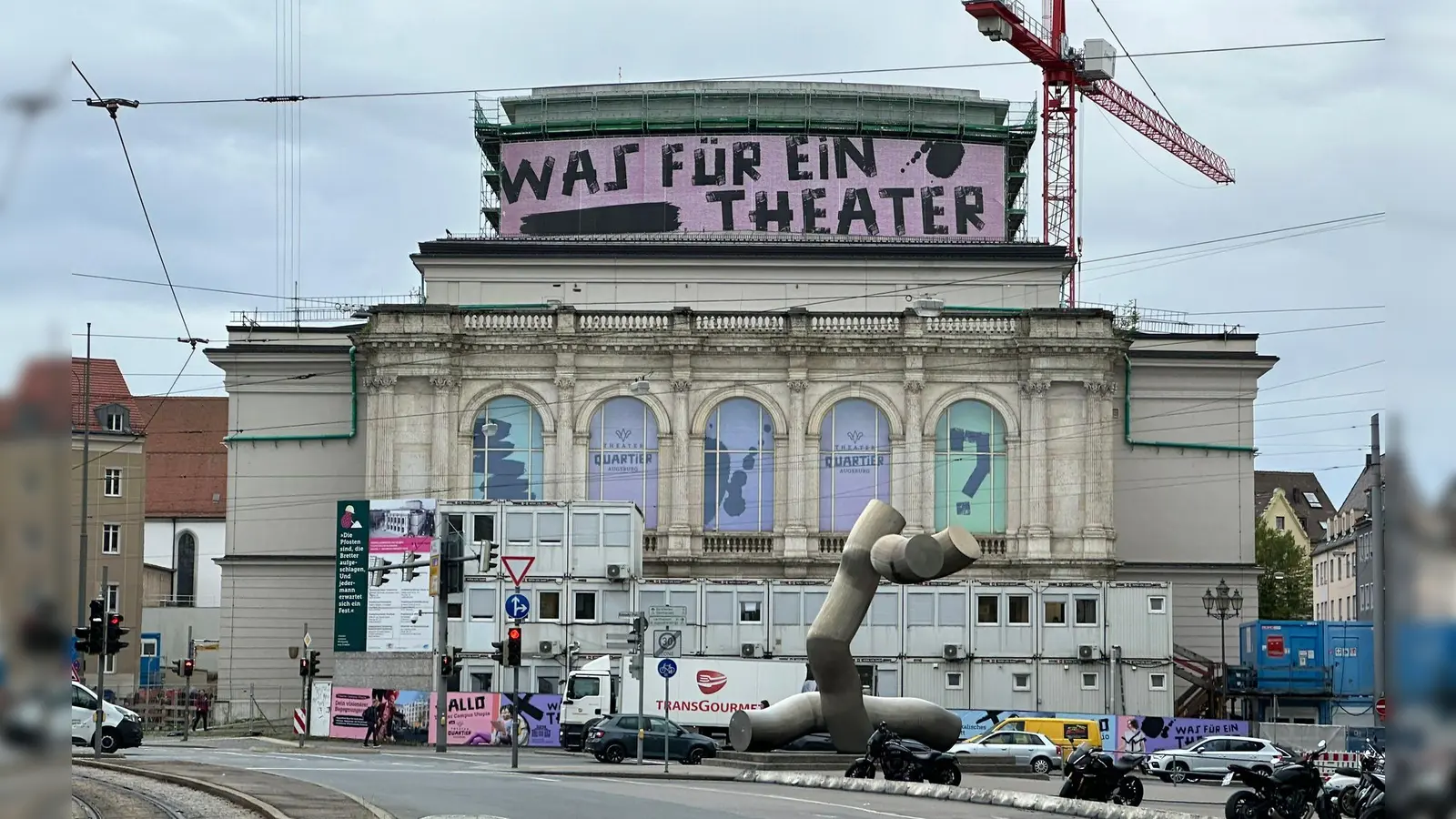 Das historische Augsburger Theater wird derzeit von Grund auf modernisiert.  (Foto: Ulf Vogler/dpa)