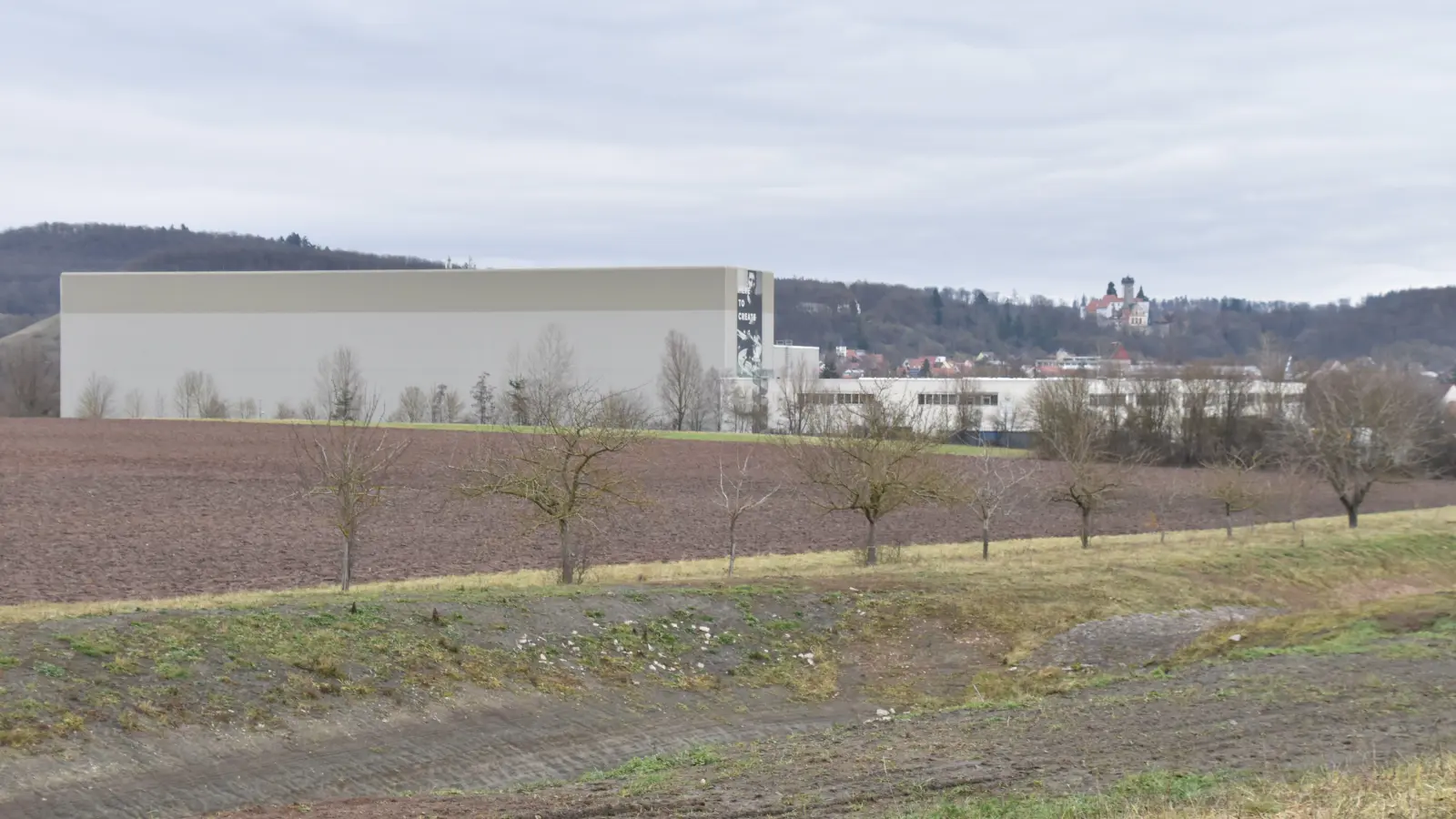 Dass der Adidas-Konzern mit seinen beiden Standorten in Scheinfeld (im Foto das Hochregallager) die bedeutendste lokale Einnahmequelle für die Scheinfelder Stadtkasse ist, gilt als offenes (Steuer-)Geheimnis. (Foto: Andreas Reum)