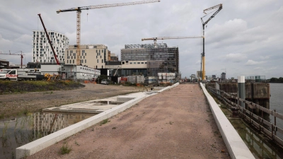 Die Eröffnung des Überseequartiers in der Hamburger Hafencity verzögert sich weiter. Nun sogar bis 2025. (Archivbild) (Foto: Christian Charisius/dpa)