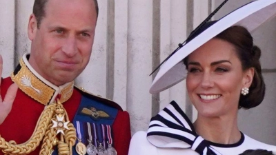 Prinz William und Prinzessin Kate auf dem Balkon des Buckingham Palastes mit ihren Kindern Prinz George (v.l.n.r.), Prinz Louis und Prinzessin Charlotte. (Foto: Alberto Pezzali/AP/dpa)
