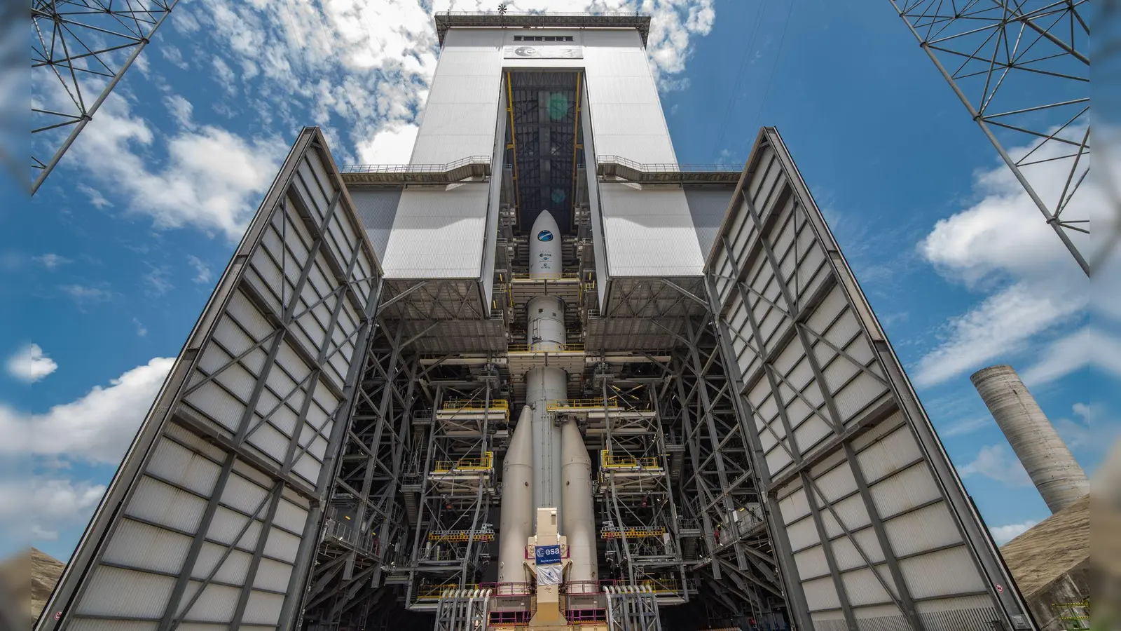 Die neue europäische Trägerrakete Ariane 6 soll am 9. Juli in den Weltraum fliegen. (Foto: Manuel Pedoussaut/ESA/dpa)