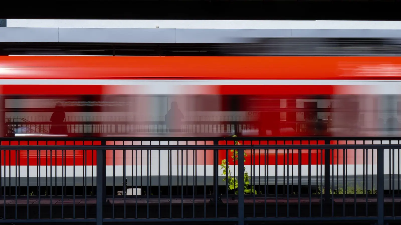 Die Münchner S-Bahn soll von Wolfratshausen bis nach Geretsried verlängert werden. (Symbolfoto) (Foto: Sven Hoppe/dpa)