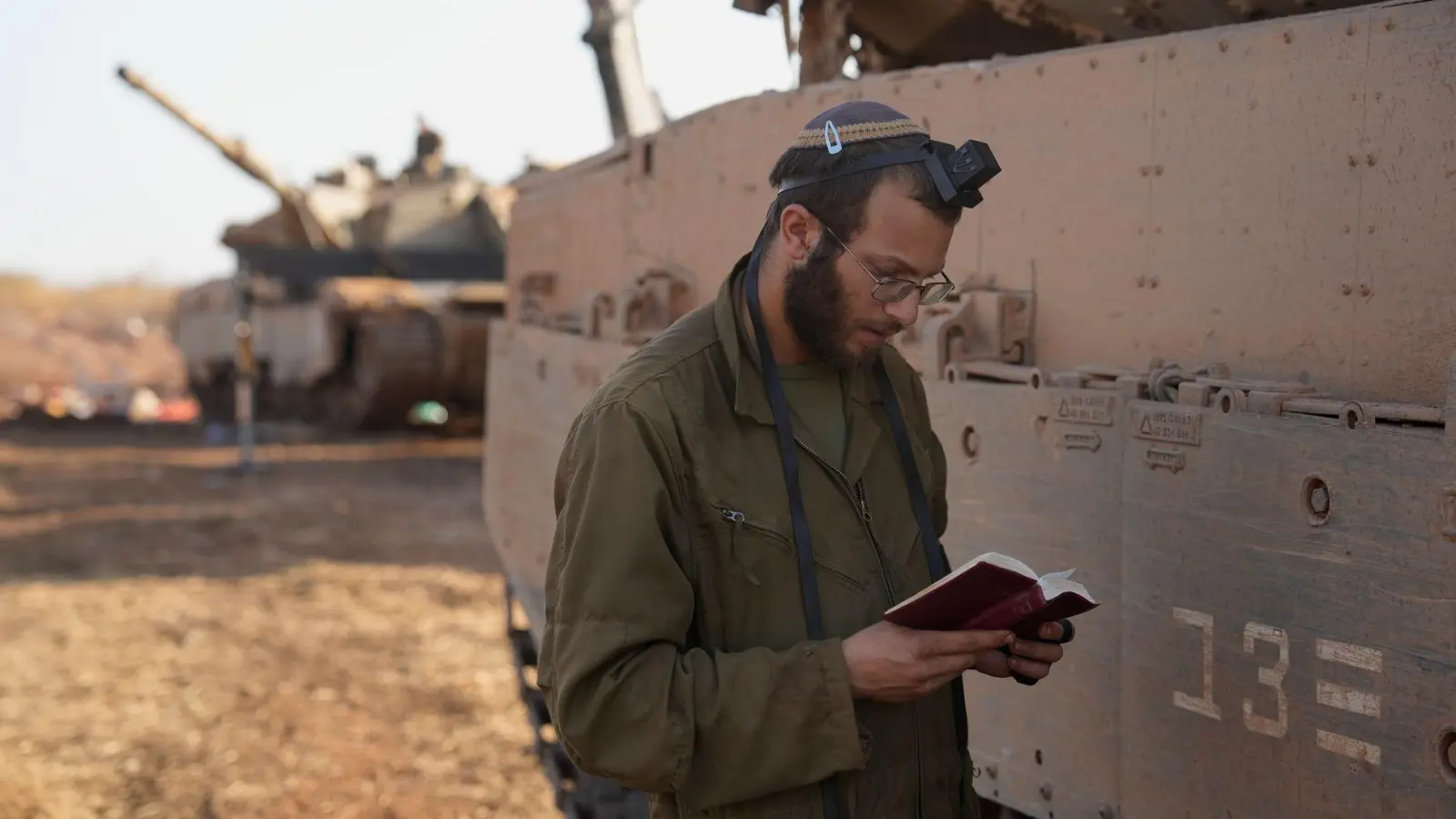 Die israelische Armee hat nach eigenen Angaben ihre Bodenoffensive im Libanon ausgeweitet. (Foto: Baz Ratner/AP/dpa)