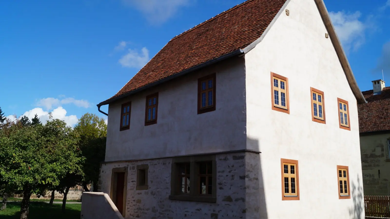 Die Synagoge aus dem unterfränkischen Allersheim ist im Fränkischen Freilandmuseum in Bad Windsheim wieder aufgebaut worden. (Foto: Nicole Gunkel)