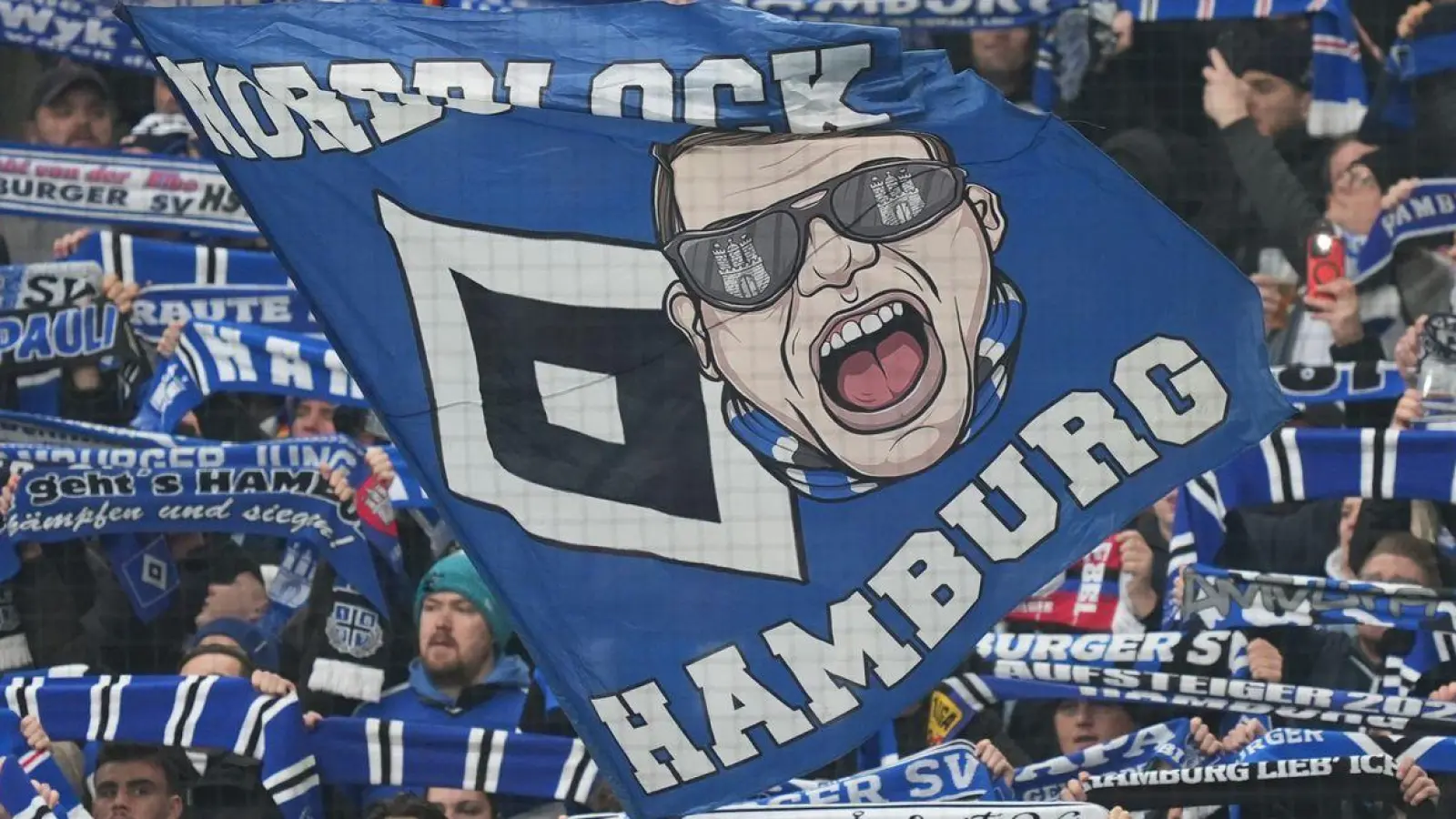 Auch die HSV-Fans müssen sich etwas länger gedulden. (Foto: Marcus Brandt/dpa)