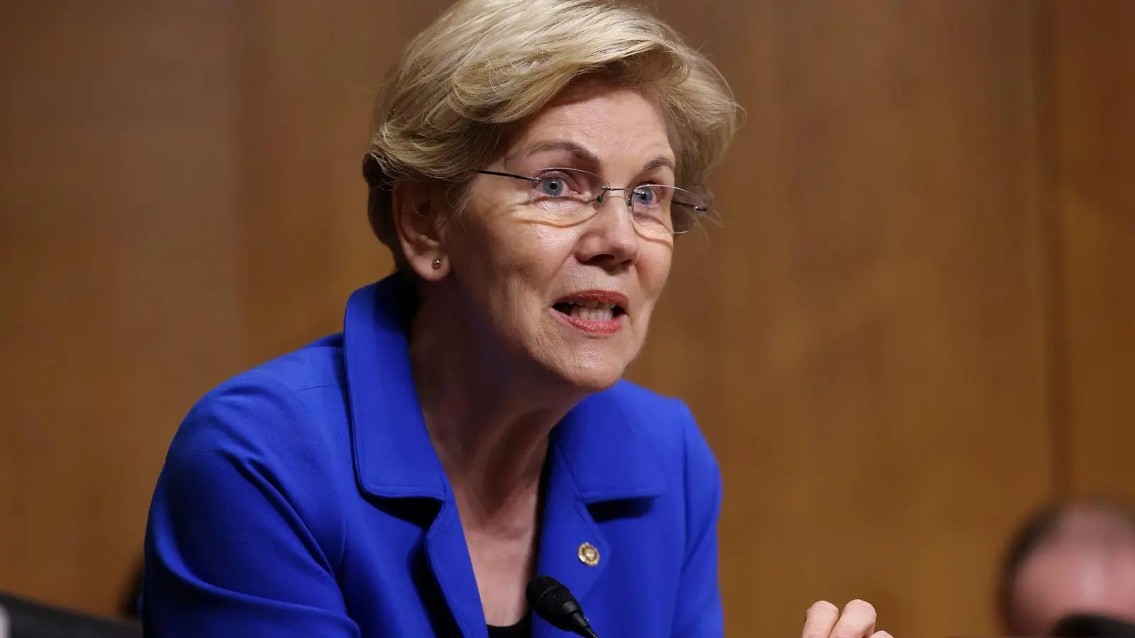 Elizabeth Warren hat ein Problem mit der Rolle von Elon Musk. (Archivbild) (Foto: Evelyn Hockstein/Pool Reuters via AP/dpa)