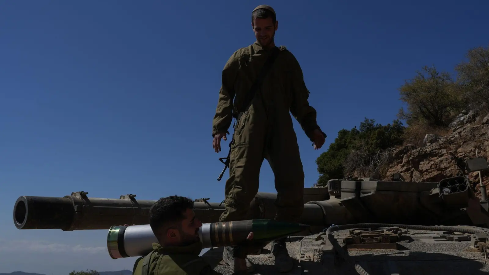 Im Einsatz gegen Stellungen der Hisbollah im Südlibanon verstärkt Israel seine Bodentruppen. (Foto: Ayal Margolin/JINI via XinHua/dpa)