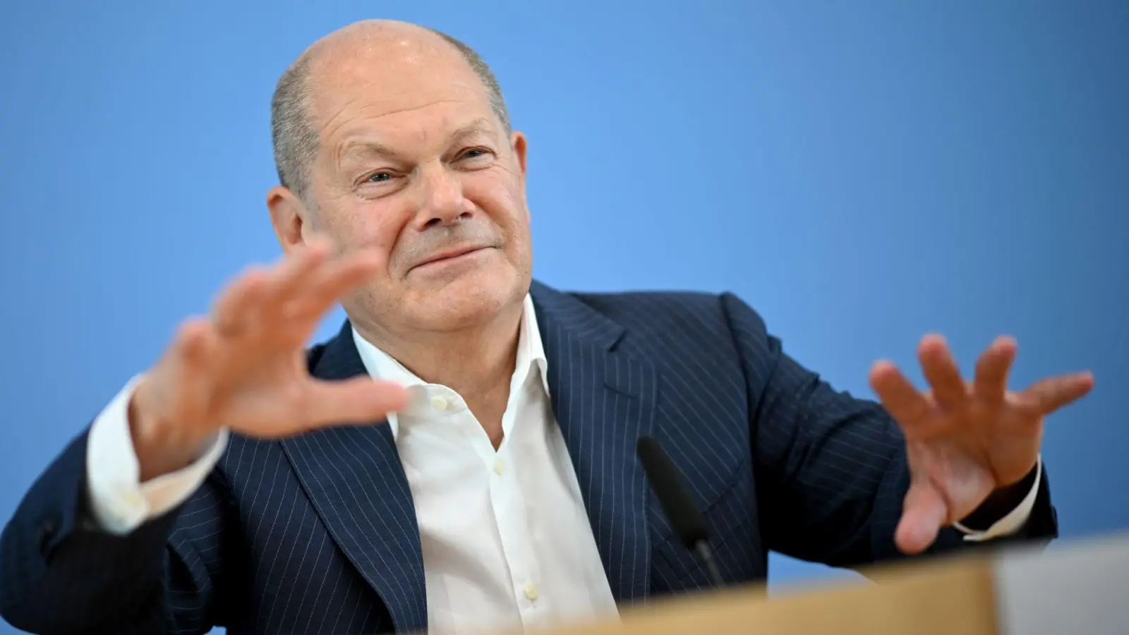 Ziemlich bald nach seiner Sommer-Pressekonferenz geht es für Scholz erstmal in den Urlaub. Sein Wunsch: Ruhe. (Foto: Britta Pedersen/dpa)