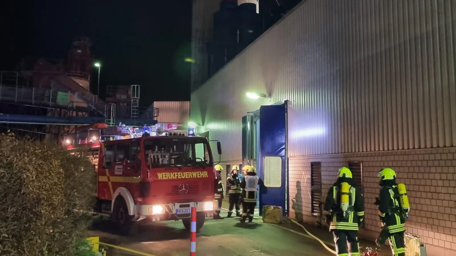 Zu einem Brand in Markt Bibart rückten die Einsatzkräfte am Mittwochabend aus. (Foto: Rainer Weiskirchen)