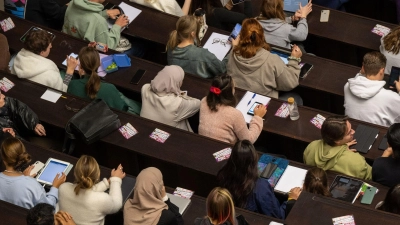 Staatliche Studienförderung wird von Studierenden kaum angenommen. (Foto: Peter Kneffel/dpa)