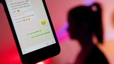 Viele Schülerinnen und Schüler in Deutschland sind von Cybermobbing betroffen. (Symbolbild)<br> (Foto: Julian Stratenschulte/dpa)