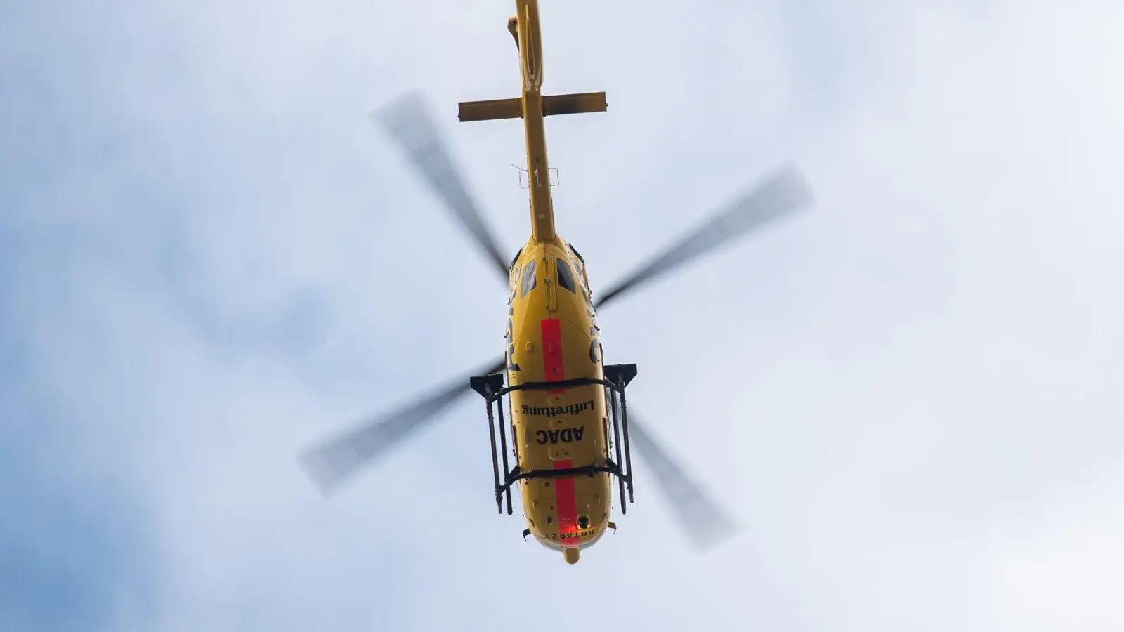 Ein schwer verletzter Motorradfahrer ist nach einem Unfall in eine Klinik geflogen worden. (Symbolbild) (Foto: Sebastian Gollnow/dpa)