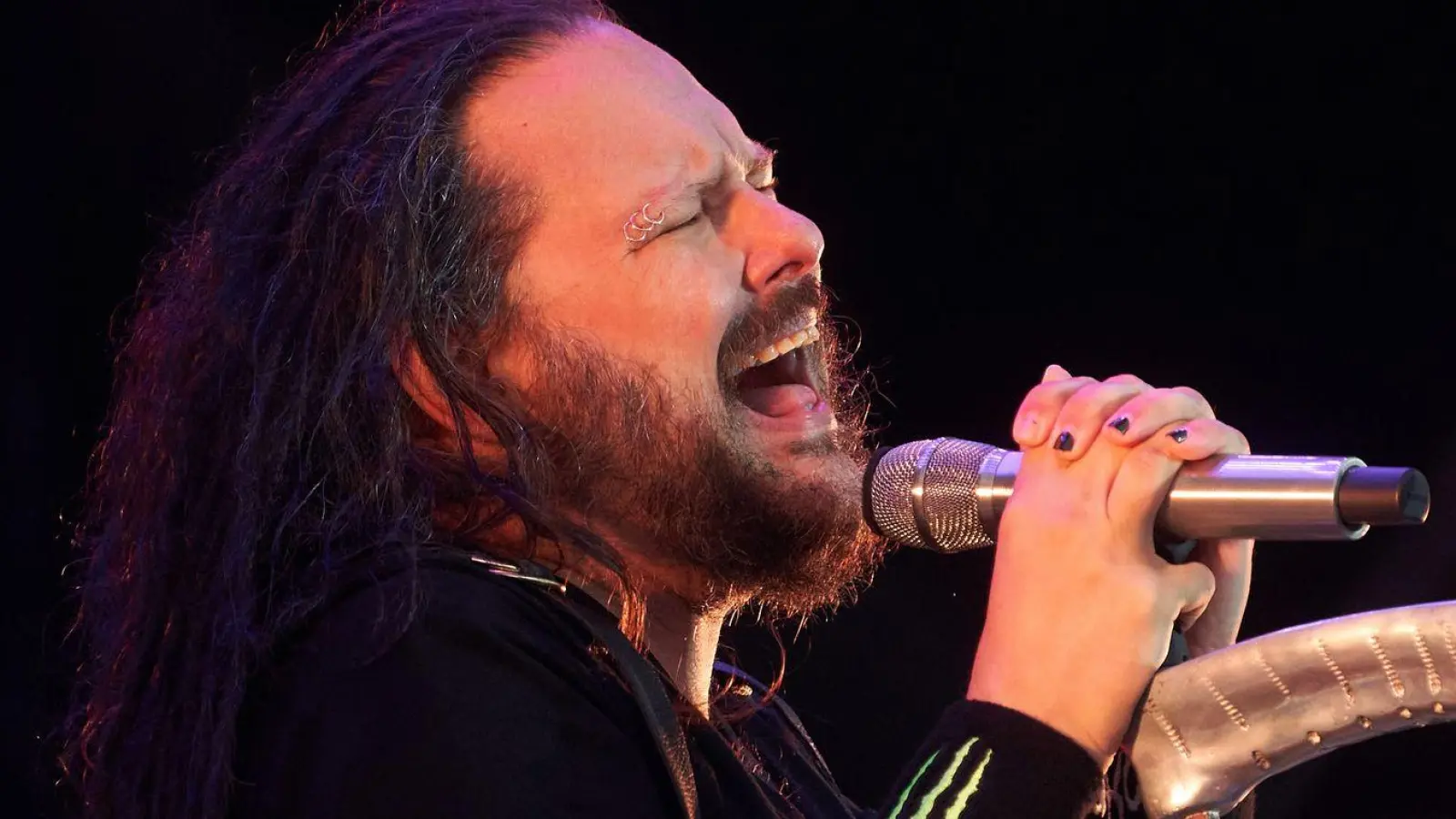 Jonathan Davis, Sänger der Band Korn freut sich auf die Auftritte in Deutschland. (Archivbild) (Foto: Thomas Frey/dpa)