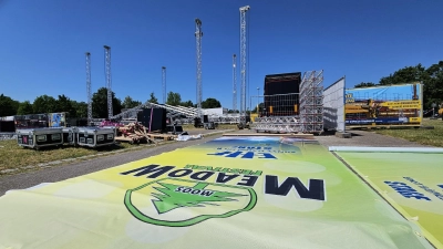 Bühnenaufbau am Dienstag Nachmittag: Die Vorbereitungen für das Festival laufen auf Hochtouren. (Foto: Wolfgang Grebenhof)