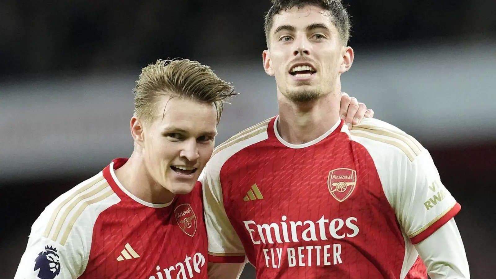 Arsenals Kai Havertz (r) bereitete Martin Ödegaards Treffer zum 1:0 vor. (Foto: Nick Potts/PA Wire/dpa)