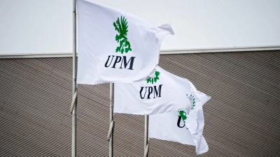 Das Logo von UPM vor der Konzernzentrale in Helsinki. (Foto: Markku Ojala/COMPIC/dpa/Symbolbild)