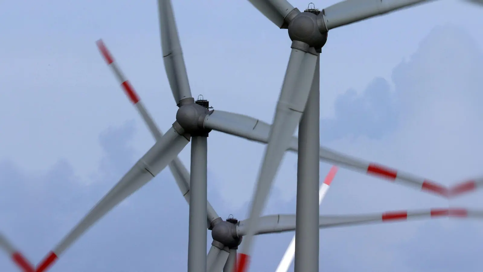 Windräder: Die bayerische Wirtschaft will mehr davon. (Archivbild) (Foto: Karl-Josef Hildenbrand/dpa)