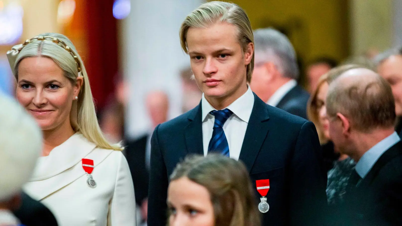 Kronprinzessin Mette-Marit von Norwegen (l) und ihr Sohn Marius Borg Høiby. (Archivbild) (Foto: Vegard Wivestad Grott/NTB SCANPIX/EPA/dpa)