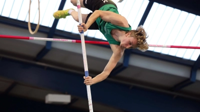 Matias Neutzler holte in Fürth mit vier Metern den U20-Titel im Stabhochsprung. (Foto: Theo Kiefner)