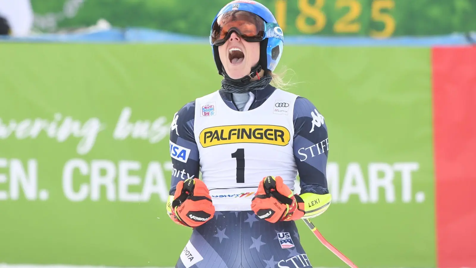 US-Skistar Mikaela Shiffrin jubelt über ihren 82. Weltcupsieg. (Foto: Martin Baumann/TASR/dpa)