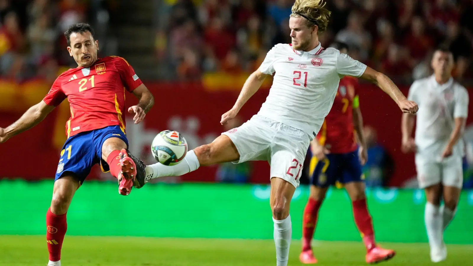 Spanien gewann knapp gegen Dänemark. (Foto: Jose Breton/AP/dpa)