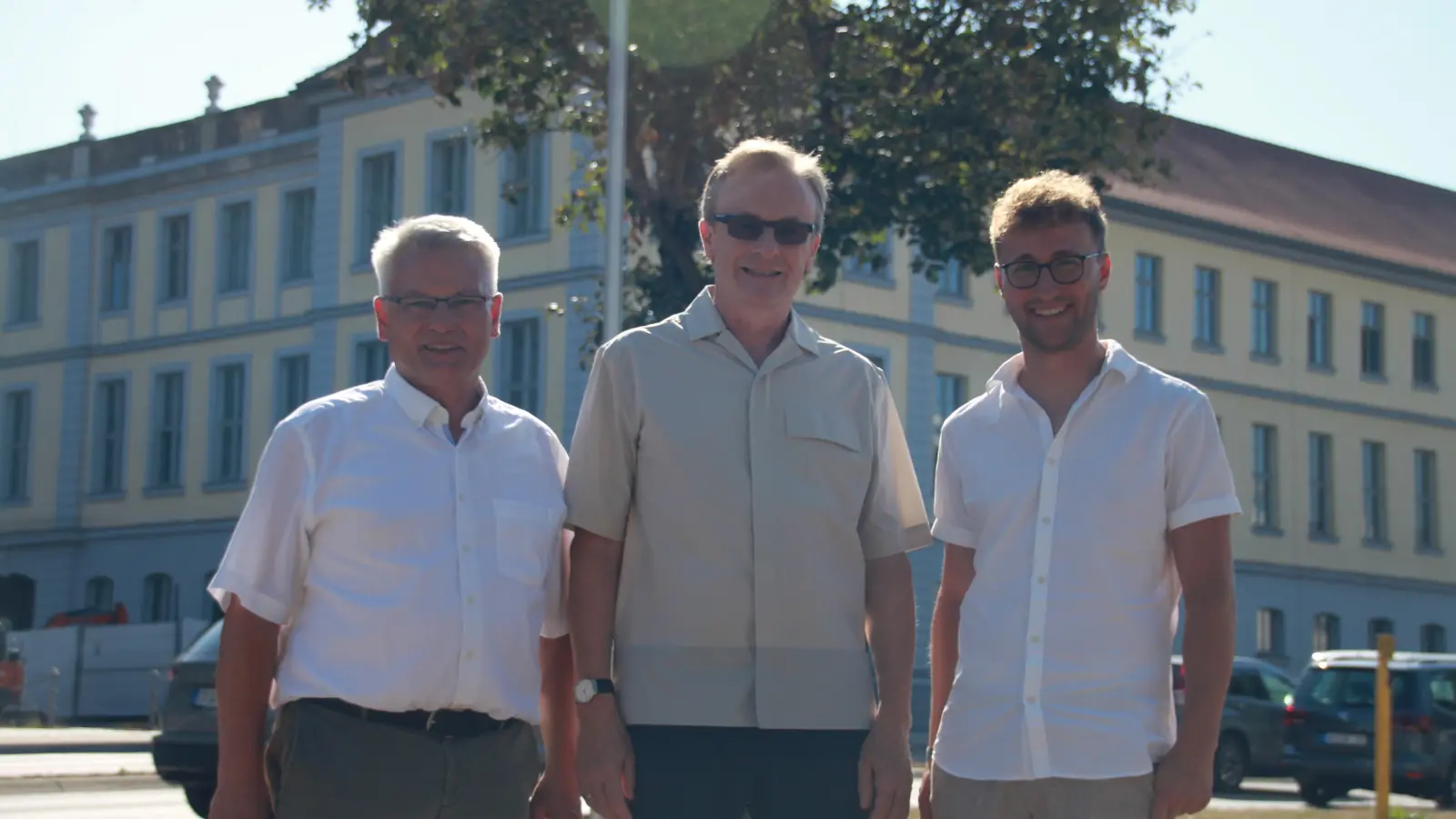 Hans Henninger (von links), Dr. Hermann Schröter und Marco Meier fühlen sich in Sachen ANregiomed hingehalten. Die Vertreter der Freien Wähler im Landkreis fordern endlich Entscheidungen. (Foto: Robert Maurer)