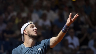 Jan-Lennard Struff ist beim Turnier in Cincinnati an Stefanos Tsitsipas gescheitert. (Foto: Peter Klaunzer/KEYSTONE/dpa)