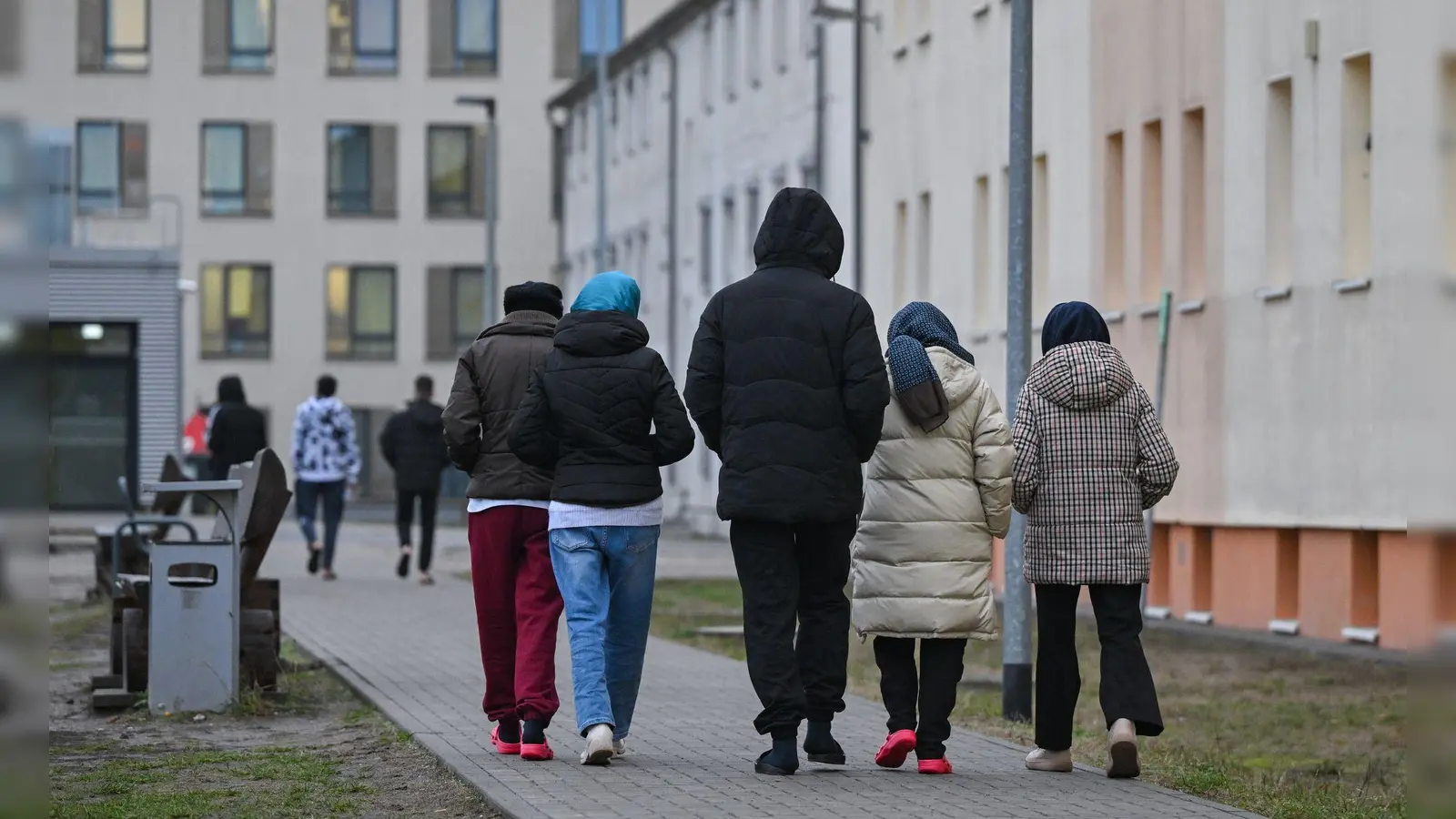 Wer von der Bundespolizei kontrolliert wird und sich als Asylsuchender zu erkennen gibt, kommt in der Regel zunächst in eine Erstaufnahmeeinrichtung. (Archivbild) (Foto: Patrick Pleul/dpa)