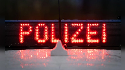 In einem Essener Krankenhaus wurden Mitarbeiter von Besuchern angegriffen und verletzt. Die Polizei griff ein. (Symbolbild) (Foto: Soeren Stache/dpa)