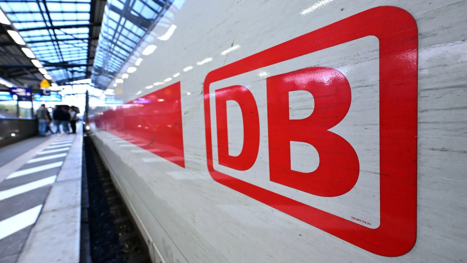 Die Pläne für höhere Stornogebühren der Deutschen Bahn gefallen dem Fahrgastverband Pro Bahn nicht.  (Foto: Martin Schutt/dpa)