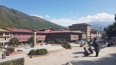 Besucher, die die Touristensteuer vier Tage lang bezahlen, dürfen nun vier weitere Tage ohne Gebühr in Bhutan bleiben. Wer die Gebühr zwölf Tage lang bezahlt, bekommt 18 weitere Tage dazu. (Foto: Nick Kaiser/dpa)