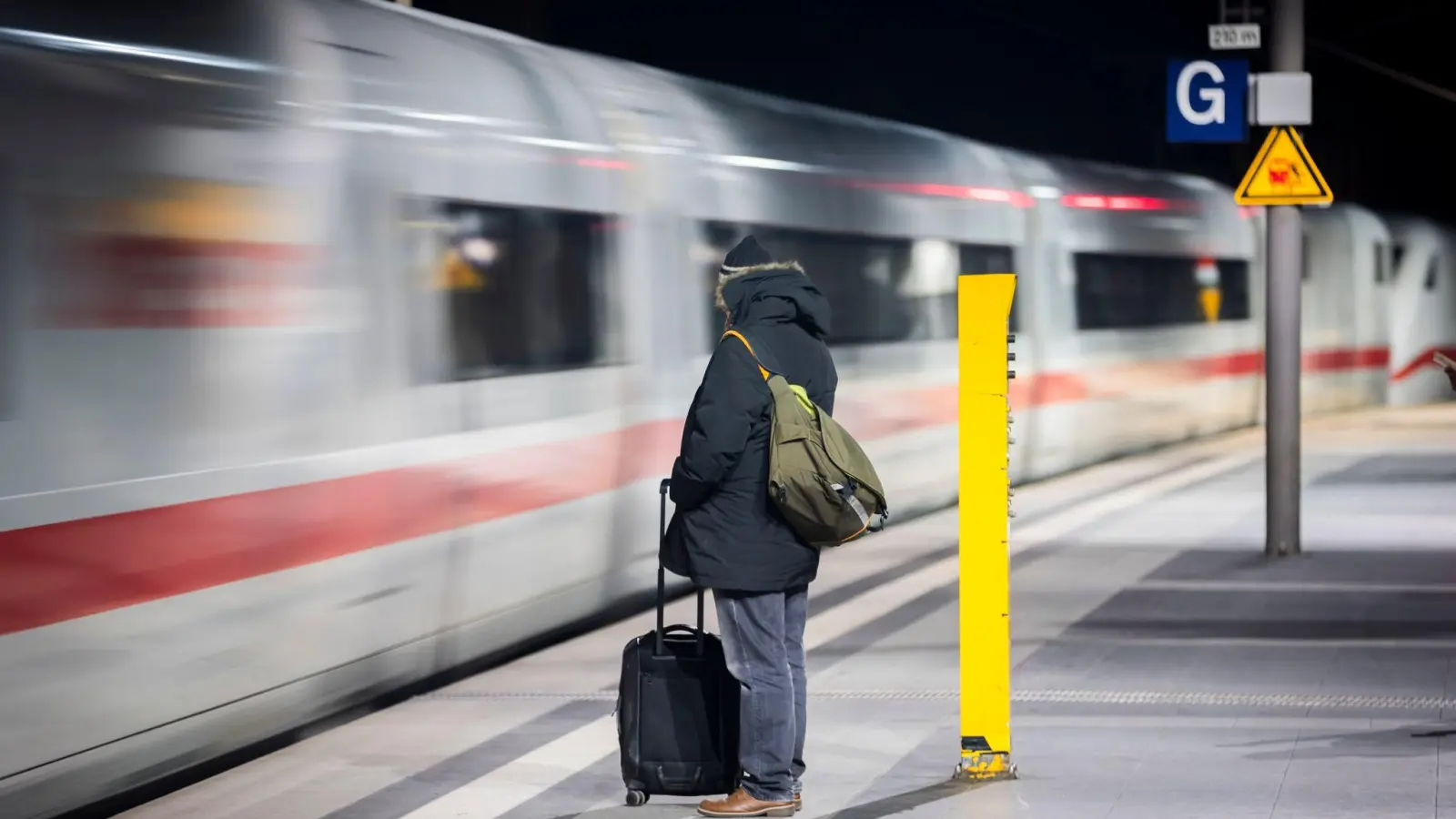 Weniger Fahrgäste im Fernverkehr, mangelnde Zuverlässigkeit: Das erste Halbjahr lief für die Deutsche Bahn nicht rund. (Foto: Christoph Soeder/dpa)