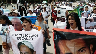 Nach offiziellen Angaben gelten in Mexiko rund 100.000 Menschen als verschwunden. Angehörige protestieren am Muttertag in Mexiko-Stadt gegen die gegen die schleppenden Ermittlungen zum Schicksal der Vermissten. (Foto: Jair Cabrera Torres/dpa)