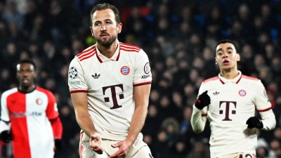 Pure Verzweiflung: Harry Kane (l) und Jamal Musiala (r) hatten kein Schussglück. (Foto: Federico Gambarini/dpa)