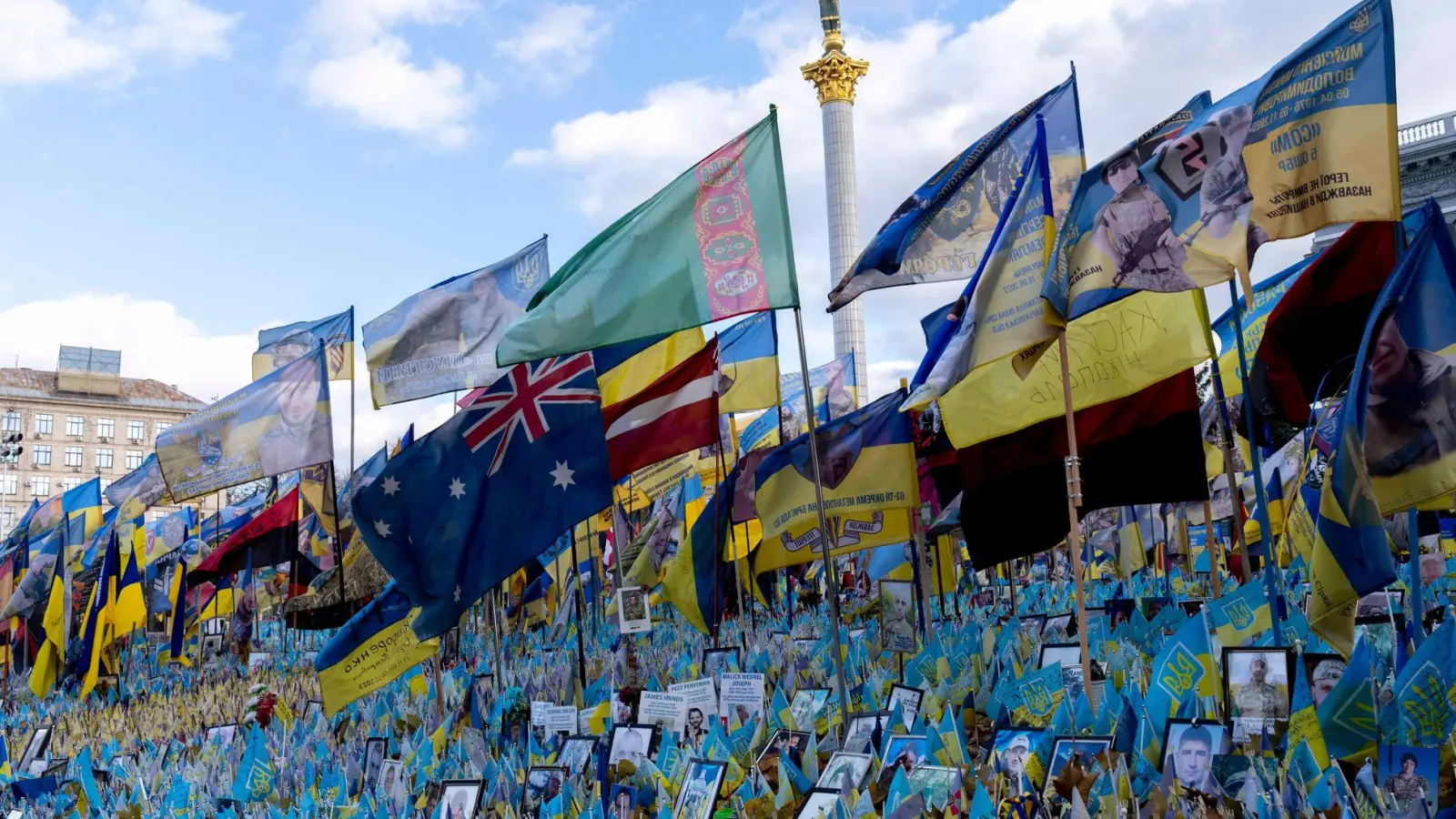 Die Ukraine trauert um die vielen Tausend Opfer des Krieges. (Foto: Andreas Stroh/ZUMA Press Wire/dpa)