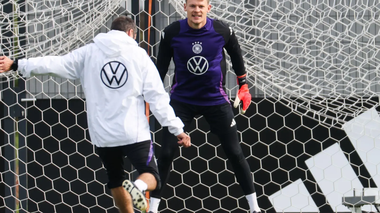 Der Stuttgarter Alexander Nübel wird aller Voraussicht nach in Zenica im Tor stehen. (Foto: Daniel Löb/dpa)