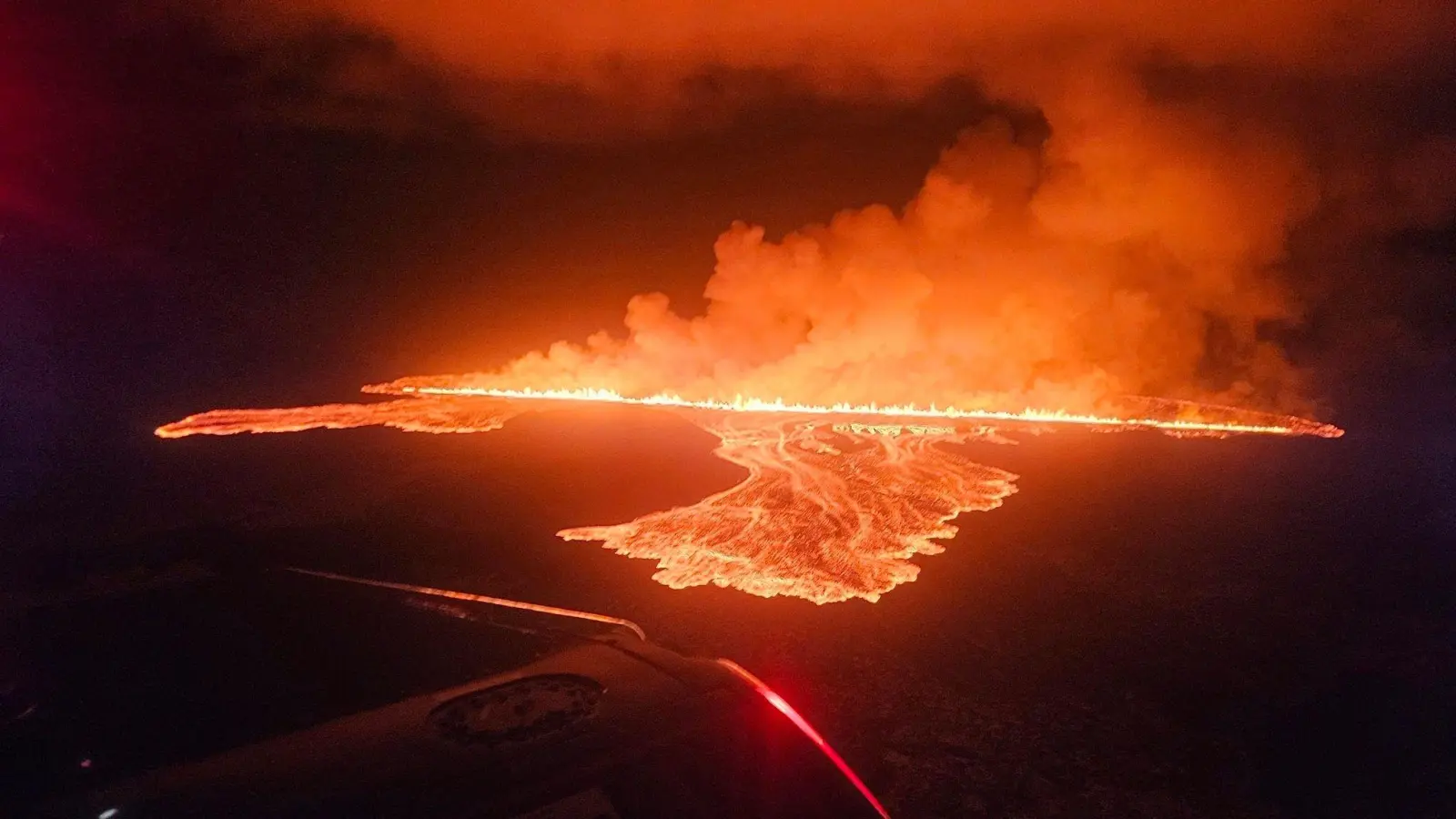 Auf Island hat sich abermals die Erde aufgetan. (Foto: -/Civil Protection in Iceland via AP/dpa)