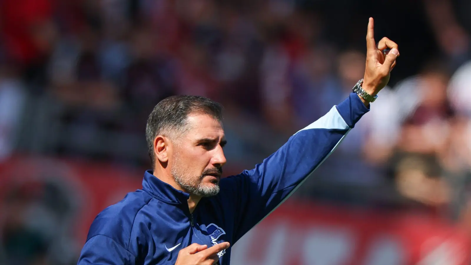 Erfolgreicher Tag an alter Wirkungsstätte: Hertha-Coach Cristian Fiél. (Foto: Daniel Karmann/dpa)