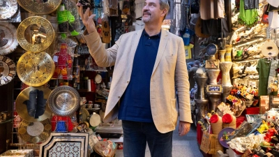 Zum Abschluss seiner Ägyptenreise besucht Markus Söder einen Basar in der Altstadt von Kairo . (Foto: Sven Hoppe/dpa)