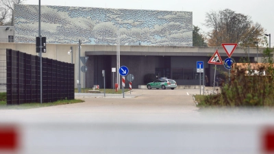 Seit Wochen gibt es Vorwürfe gegen Mitarbeiter im bayerischen Justizvollzug. Die Zahl der Beschuldigten stieg nun auf 17. (Symbolbild) (Foto: Karl-Josef Hildenbrand/dpa)