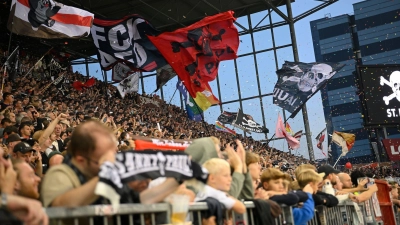 Der FC St. Pauli will mit einem Genossenschaftsmodell für die Fans Schulden tilgen. (Foto: Gregor Fischer/dpa)