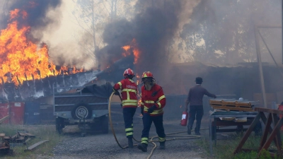 Die Flammen wurden von mehr als 5.000 Einsatzkräften bekämpft. (Foto aktuell) (Foto: Bruno Fonseca/AP)