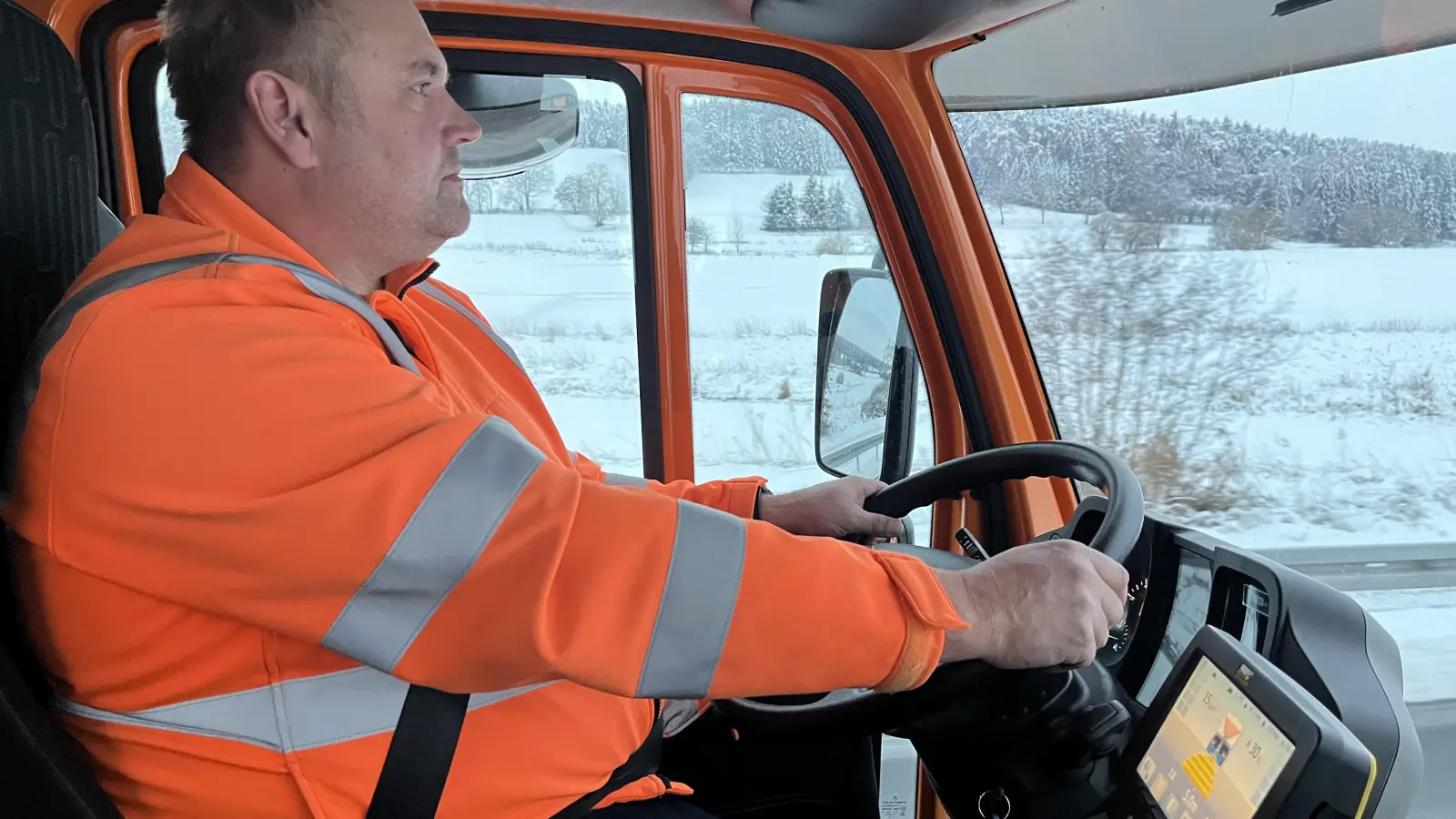 Hat alles im Blick: Stefan Gögelein, der Leiter der Straßenmeisterei Ansbach. (Foto: Laura Nadler)